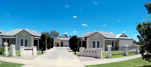 Shamore Apartments - Eleventh Street Mildura - Maitland Accommodation 0