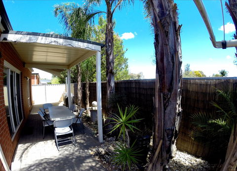 Shamore Apartments - Eleventh Street Mildura - Maitland Accommodation 1