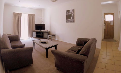 Shamore Apartments - Eleventh Street Mildura - Maitland Accommodation 2
