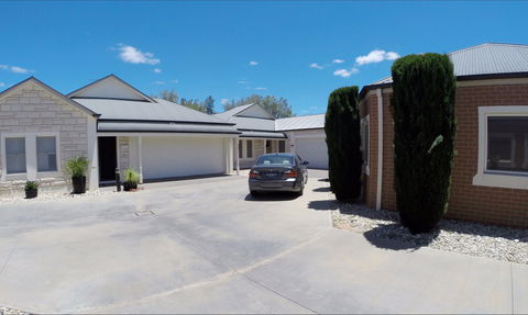 Shamore Apartments - Eleventh Street Mildura - Maitland Accommodation 6