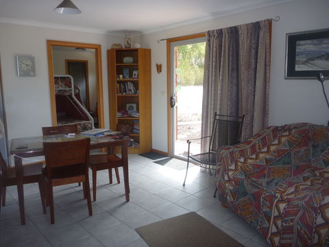 Yakkalla Holiday Cottage - Maitland Accommodation 3