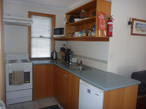 Yakkalla Holiday Cottage - Maitland Accommodation 4