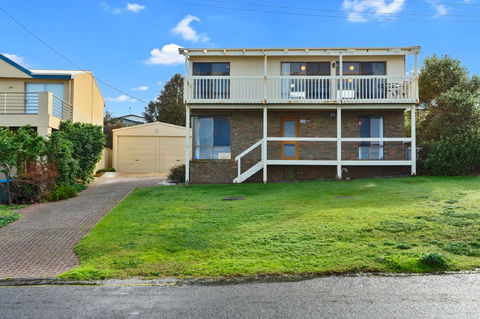 Absolute Boomer - Maitland Accommodation 2