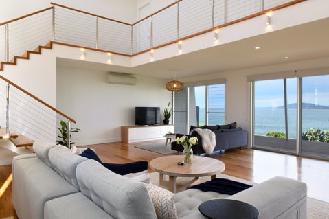 Absolute Waterfront Gerroa - Maitland Accommodation 1
