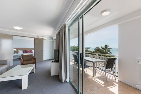 Airlie Beach Hotel - Maitland Accommodation 1