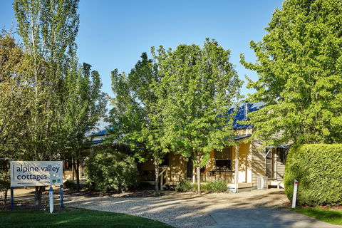 Alpine Valley Cottages - Maitland Accommodation 1