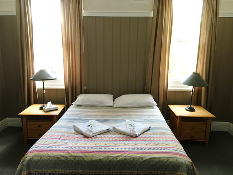 Apsley Arms Hotel - Maitland Accommodation 1