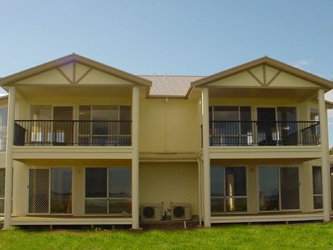Arabesque Villa 2 - Maitland Accommodation 0