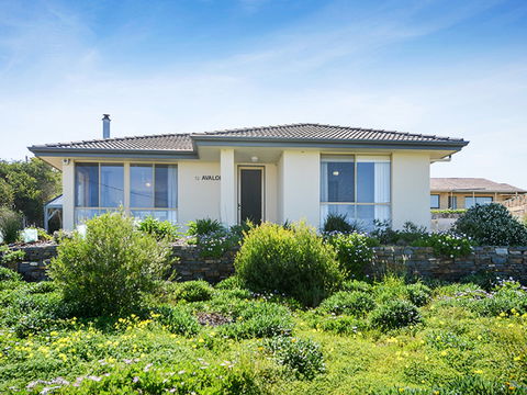 Avalon - Maitland Accommodation 0