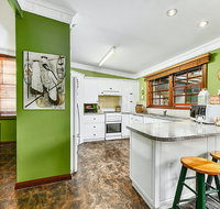 Bay Road - Walk to Blue Lake CBD and Coffee Shops - Maitland Accommodation