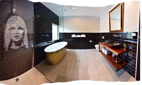 Boogie Woogie Beach House - Maitland Accommodation 1