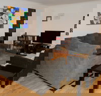 Dolphin Cove Apartment - Maitland Accommodation