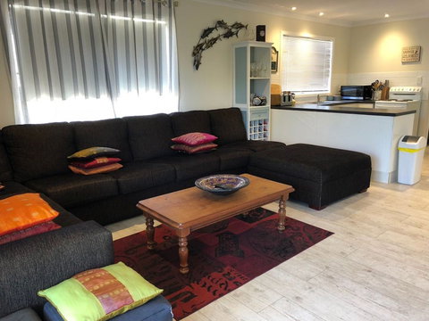 Flutterby's Beach Retreat Preston Beach - Maitland Accommodation 0