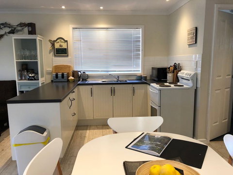 Flutterby's Beach Retreat Preston Beach - Maitland Accommodation 1