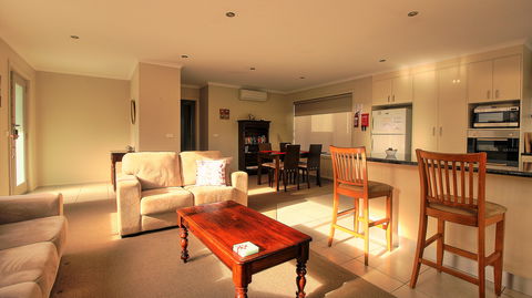 Hobart Villa On Moir - Maitland Accommodation 0
