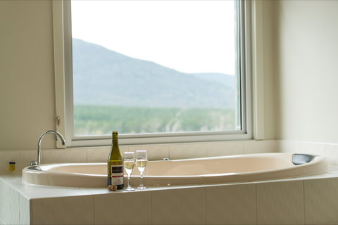 Macedon Ranges Hotel & Spa - Maitland Accommodation 1