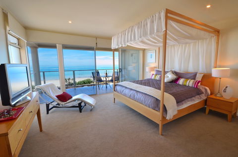 Adelaide Luxury Beach House - Maitland Accommodation 1