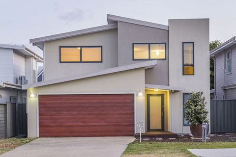 A Little Luxury In Town - Maitland Accommodation 0
