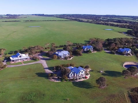 Bear Gully Coastal Cottages - Maitland Accommodation 0