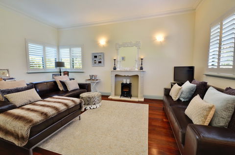 Clemandtines Vintage Beach Estate - Maitland Accommodation 1