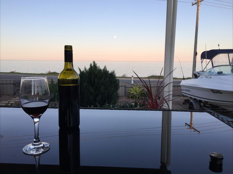 Deckadence Seafront - Maitland Accommodation 2