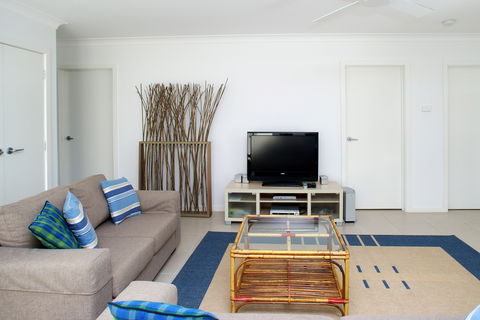 Fingal Bay Beach House - Maitland Accommodation 2