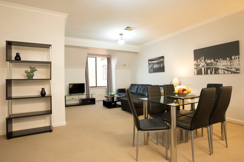 Regal Apartments - Maitland Accommodation 0
