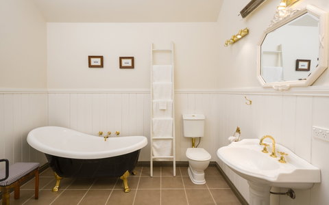 Timboon House & Stables - Maitland Accommodation 1