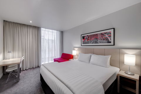 Travelodge Hotel Melbourne Docklands - Maitland Accommodation 1
