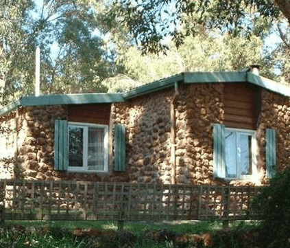 Gum Grove Chalets - Maitland Accommodation 1