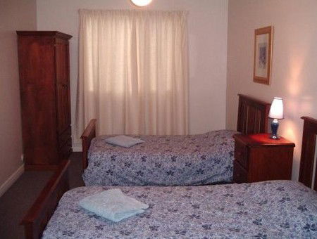 About Town Cottages - Maitland Accommodation 2