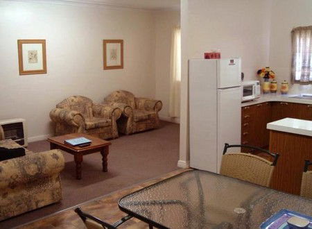 About Town Cottages - Maitland Accommodation 3