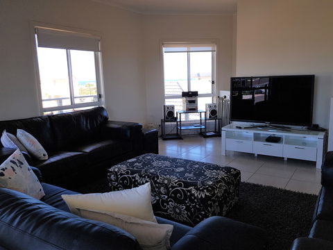 Agape Holiday Home - Maitland Accommodation 2