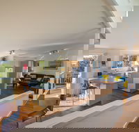 Breeze in Mollymook Beach - Maitland Accommodation