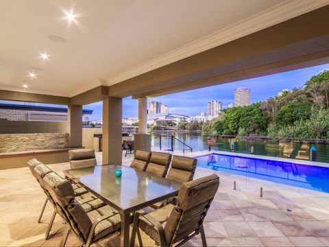 Lakeland Keys Broadbeach - Vogue Holiday Homes - Maitland Accommodation 1