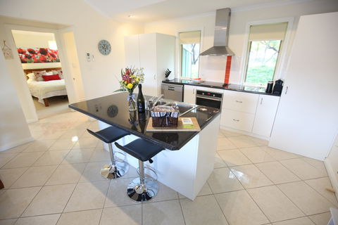 One Tree Bed And Breakfast: The Suite And The Retreat - Maitland Accommodation 2