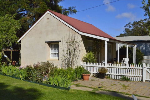 Almond Tree Cottage - Maitland Accommodation 0