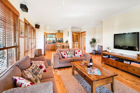 A View To A Hill - Maitland Accommodation 0