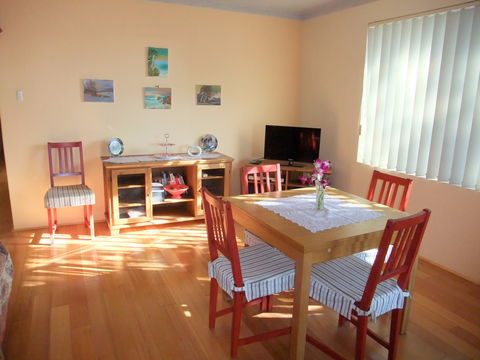 Beach Stay Dee Why - Maitland Accommodation 1