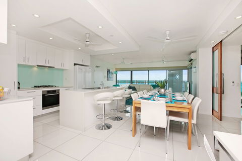 Beachlife Sea Spray Apartment - Maitland Accommodation 1