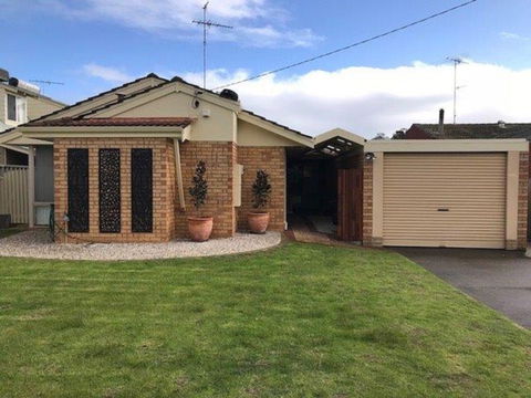 Canalside Family Getaway - Maitland Accommodation 0