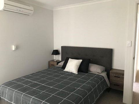 Canalside Family Getaway - Maitland Accommodation 1