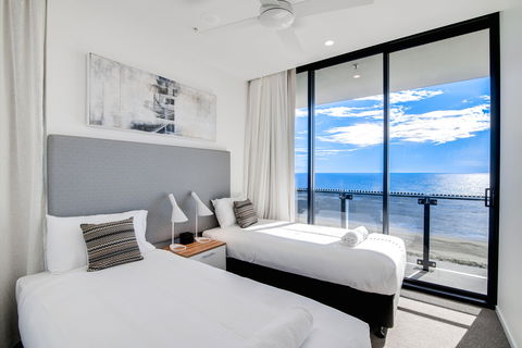 Iconic Kirra Beach Resort - Maitland Accommodation 1