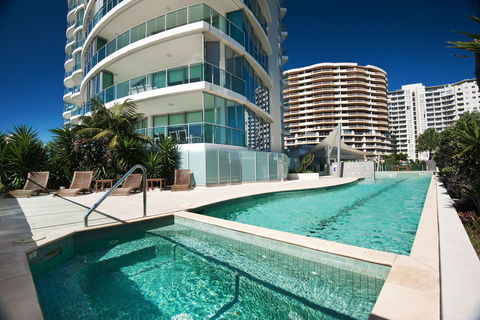 Reflections Coolangatta Beach - Maitland Accommodation 2