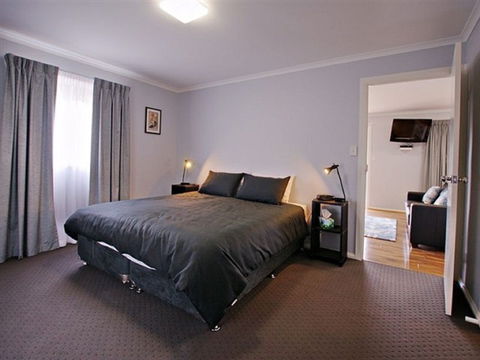 Starline Alpaca Farm Stay - Maitland Accommodation 0