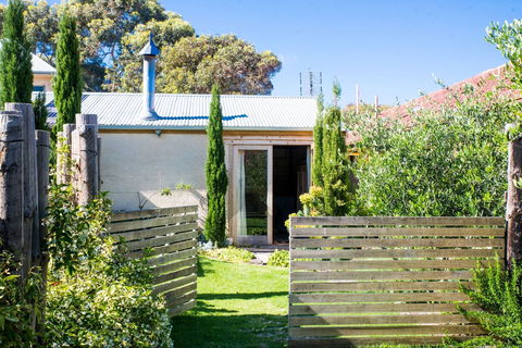 Trader Jack's - Maitland Accommodation 1