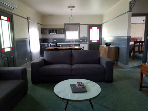 Wagga Wagga Country Cottages - Maitland Accommodation 0