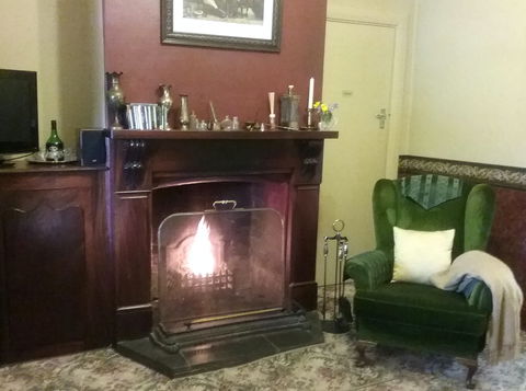 Walnut Cottage - Maitland Accommodation 1