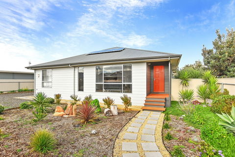 7 Morrison - Maitland Accommodation 0