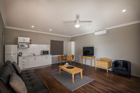 Akuna Motor Inn - Maitland Accommodation 0